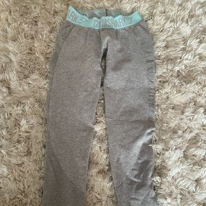 Gym shark leggings